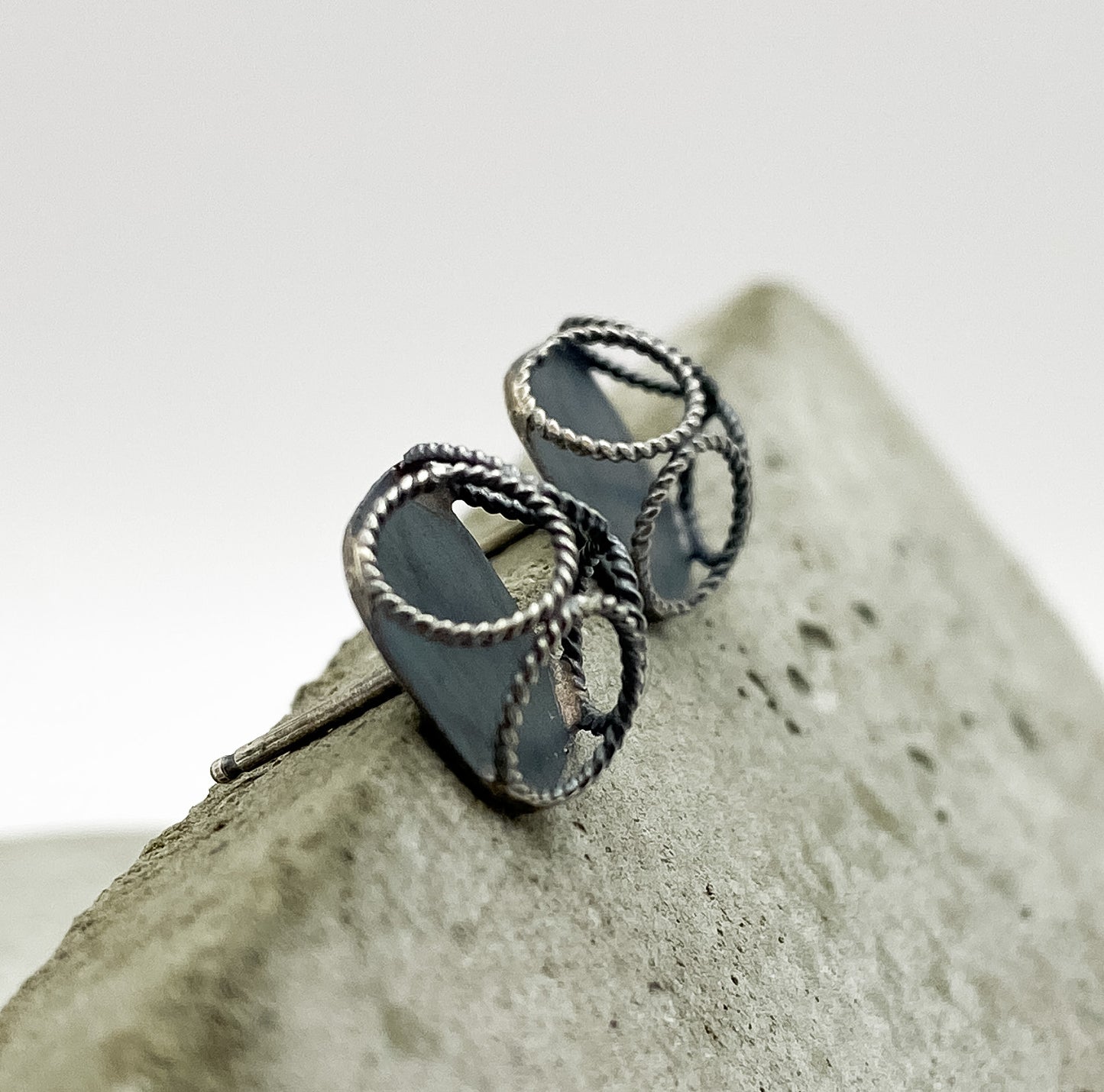 Pinwheel Puff Mini Twist stud