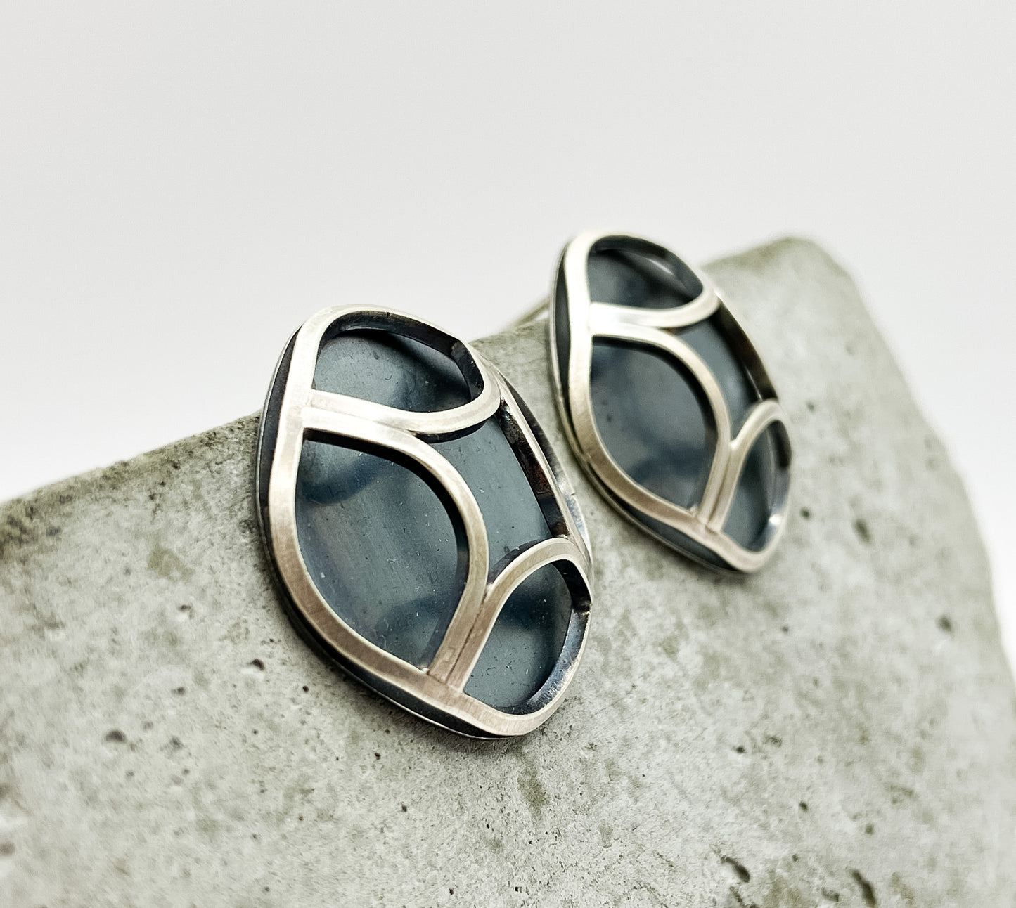 Hydrangea Puff Stud Large